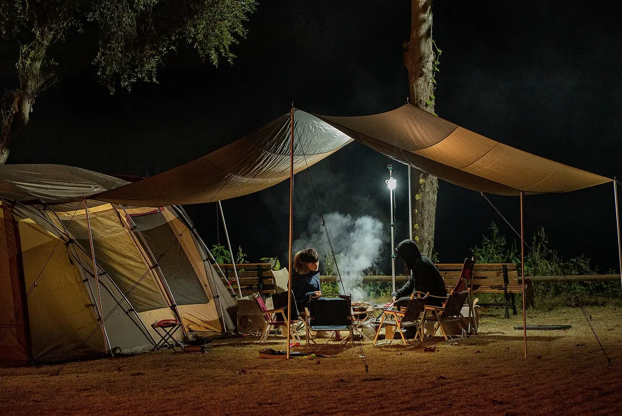 Equipements de camping indispensables pour une aventure estivale réussie